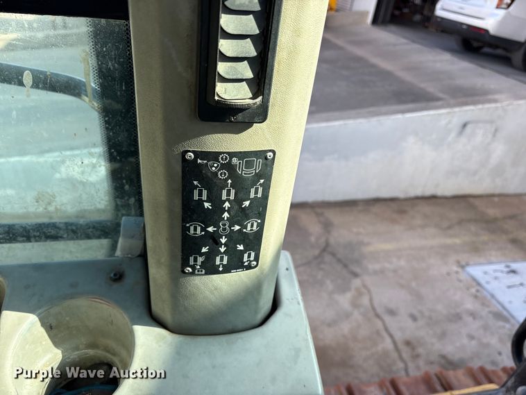 image for item ES8535 2010 Caterpillar 963D track loader