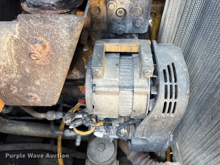 image for item ES8535 2010 Caterpillar 963D track loader