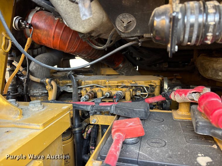 image for item ES8535 2010 Caterpillar 963D track loader