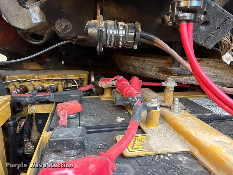 image for item ES8535 2010 Caterpillar 963D track loader