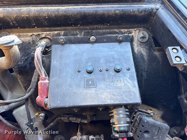 image for item ES8535 2010 Caterpillar 963D track loader