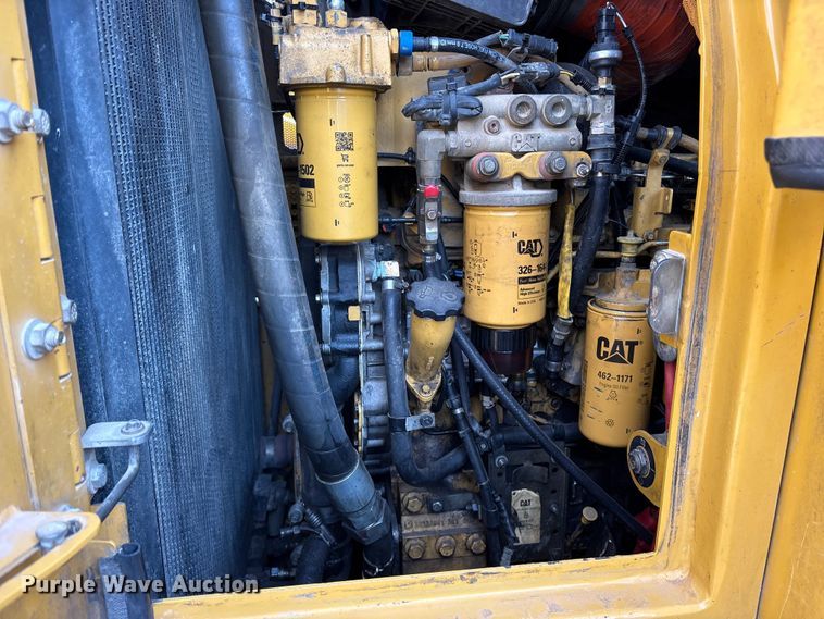 image for item ES8535 2010 Caterpillar 963D track loader