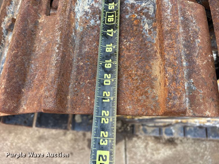 image for item ES8535 2010 Caterpillar 963D track loader