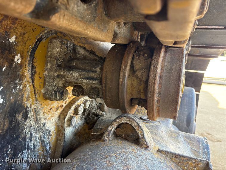 image for item ES8535 2010 Caterpillar 963D track loader