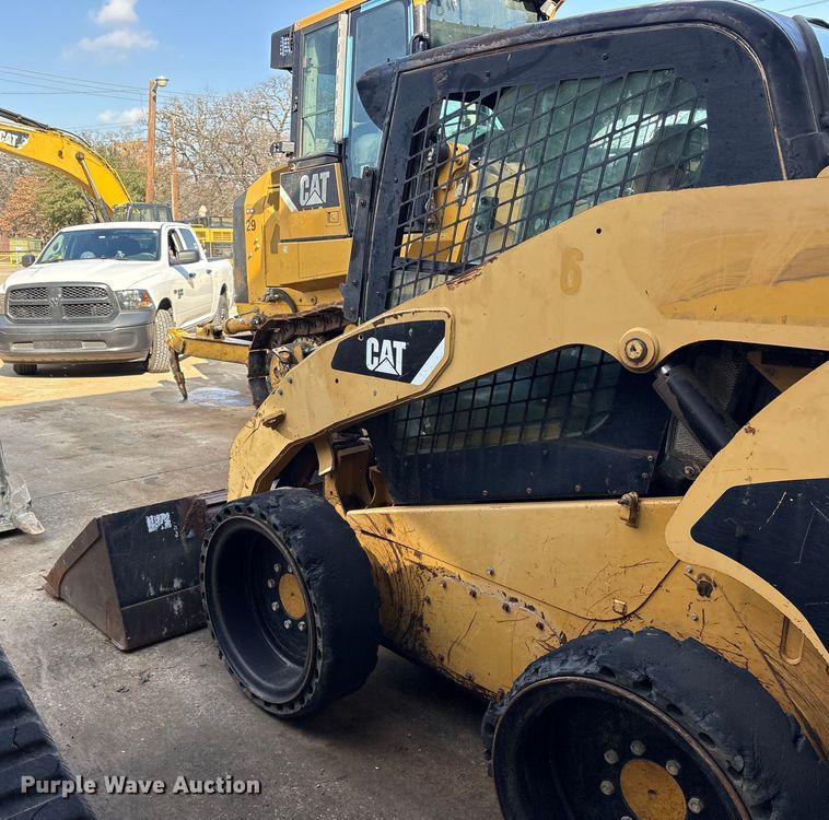 image for item ES8536 2007 Caterpillar 262C skid steer loader