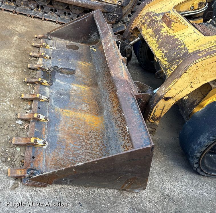 image for item ES8536 2007 Caterpillar 262C skid steer loader