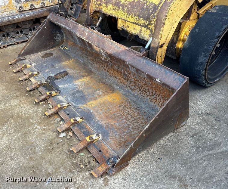 image for item ES8536 2007 Caterpillar 262C skid steer loader