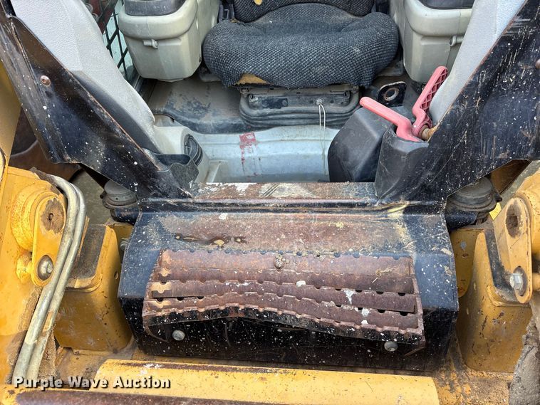 image for item ES8536 2007 Caterpillar 262C skid steer loader