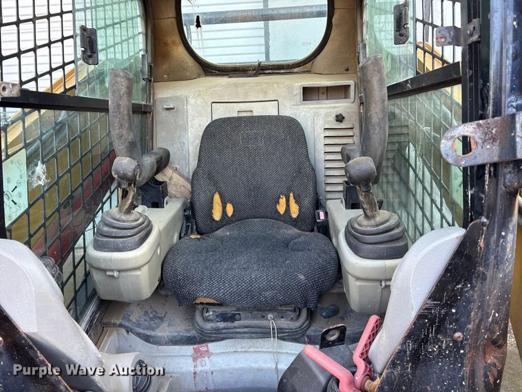 image for item ES8536 2007 Caterpillar 262C skid steer loader