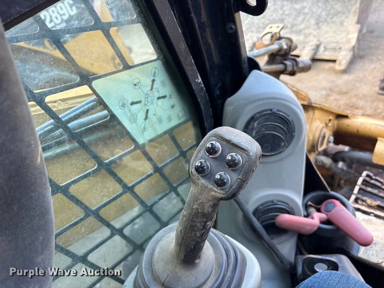 image for item ES8536 2007 Caterpillar 262C skid steer loader