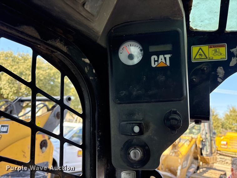 image for item ES8536 2007 Caterpillar 262C skid steer loader