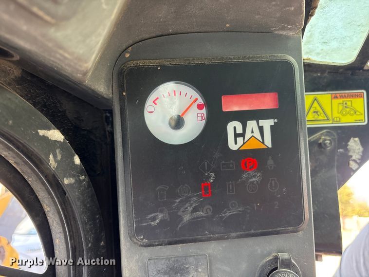 image for item ES8536 2007 Caterpillar 262C skid steer loader