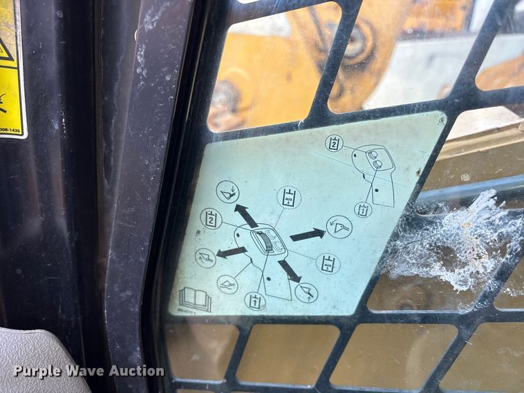 image for item ES8536 2007 Caterpillar 262C skid steer loader