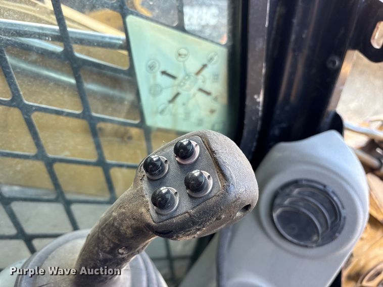 image for item ES8536 2007 Caterpillar 262C skid steer loader