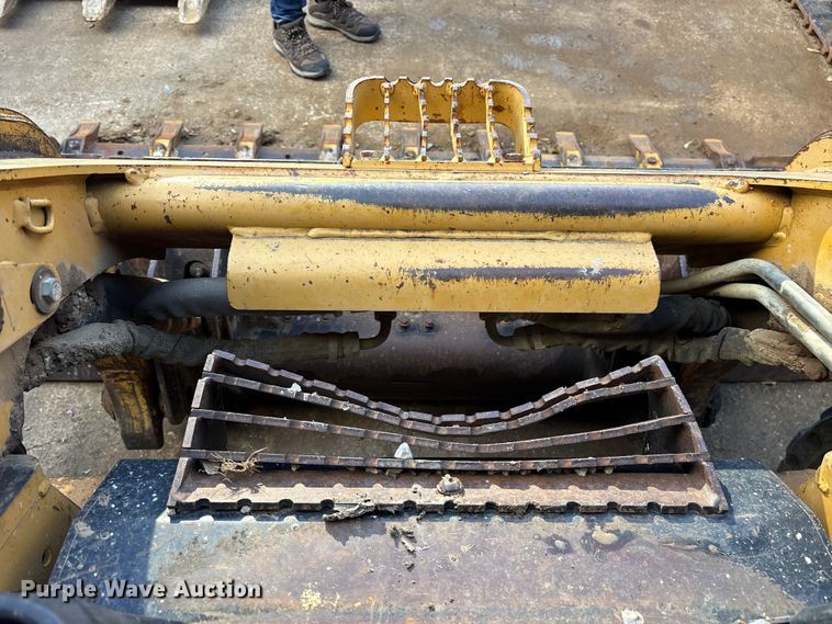 image for item ES8536 2007 Caterpillar 262C skid steer loader