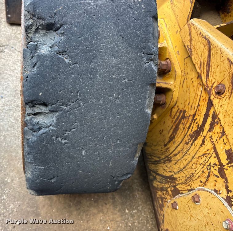 image for item ES8536 2007 Caterpillar 262C skid steer loader