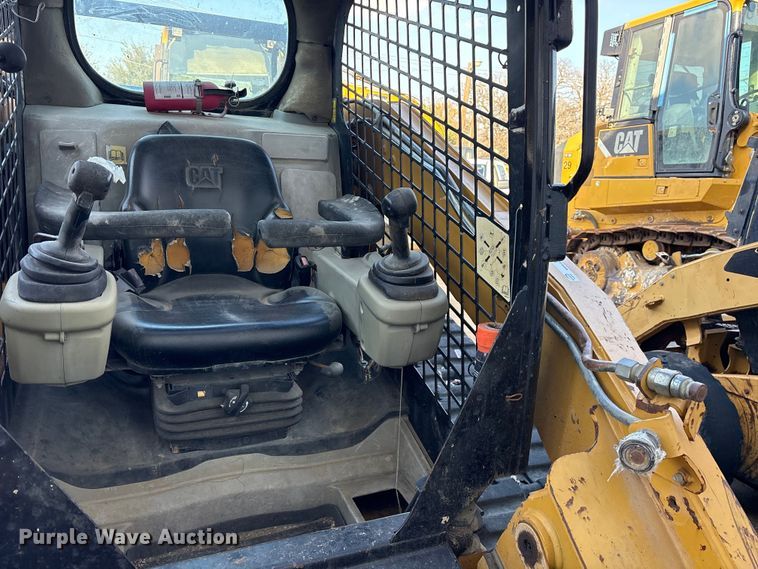 image for item ES8537 2012 Caterpillar 289C tracked skid steer loader