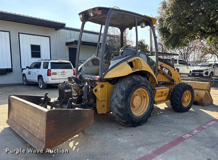 image for item ES8538 2008 Caterpillar 414E landscape tractor