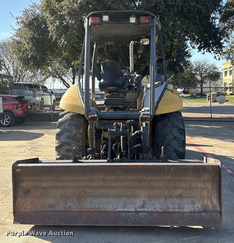 image for item ES8538 2008 Caterpillar 414E landscape tractor