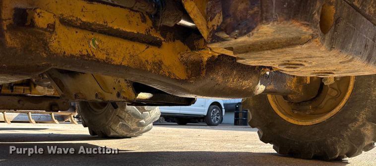 image for item ES8538 2008 Caterpillar 414E landscape tractor