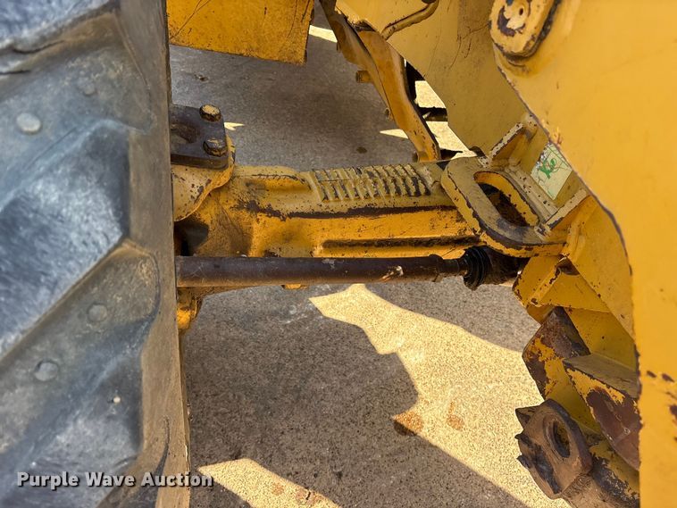 image for item ES8538 2008 Caterpillar 414E landscape tractor