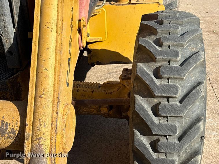 image for item ES8538 2008 Caterpillar 414E landscape tractor