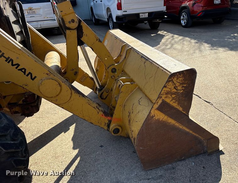 image for item ES8538 2008 Caterpillar 414E landscape tractor