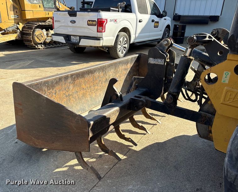 image for item ES8538 2008 Caterpillar 414E landscape tractor