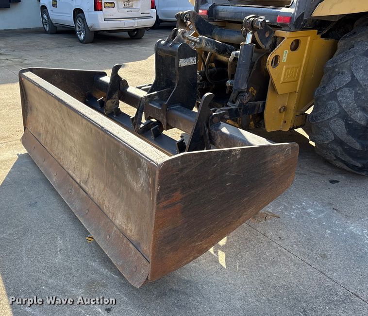 image for item ES8538 2008 Caterpillar 414E landscape tractor