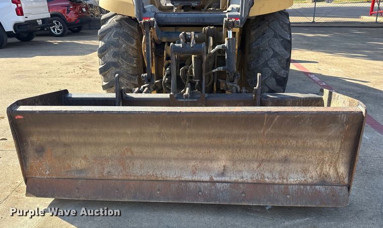 image for item ES8538 2008 Caterpillar 414E landscape tractor