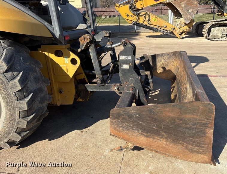 image for item ES8538 2008 Caterpillar 414E landscape tractor