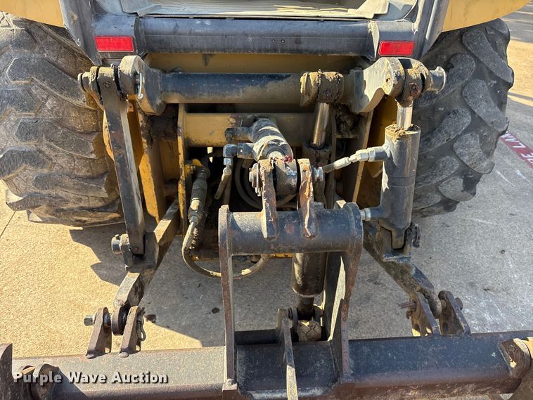 image for item ES8538 2008 Caterpillar 414E landscape tractor