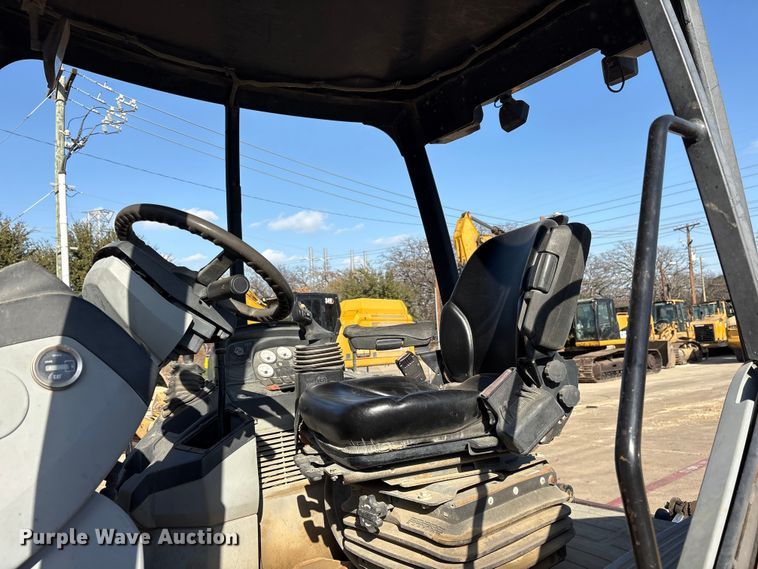 image for item ES8538 2008 Caterpillar 414E landscape tractor