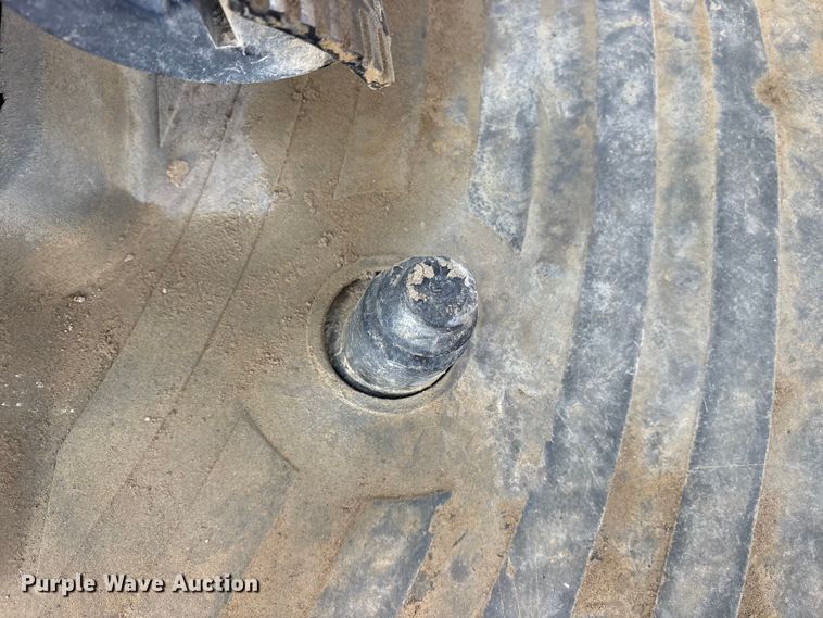 image for item ES8538 2008 Caterpillar 414E landscape tractor