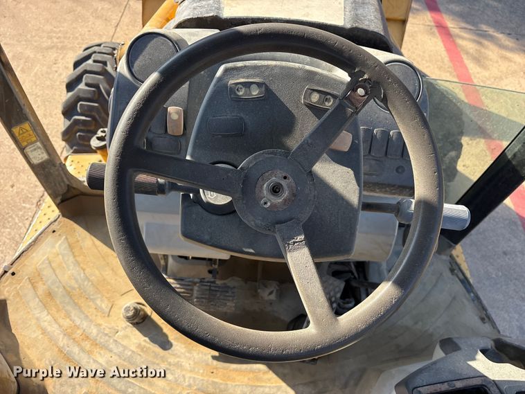 image for item ES8538 2008 Caterpillar 414E landscape tractor