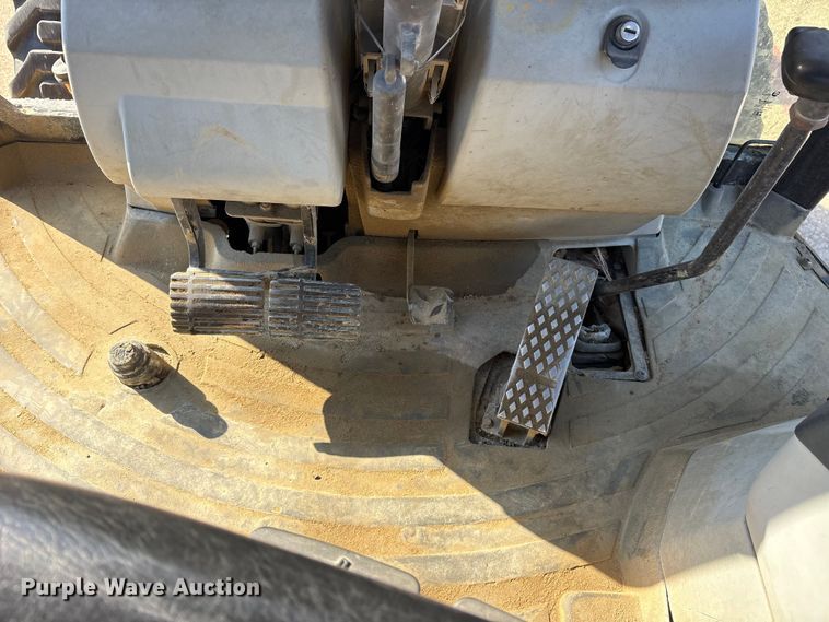 image for item ES8538 2008 Caterpillar 414E landscape tractor