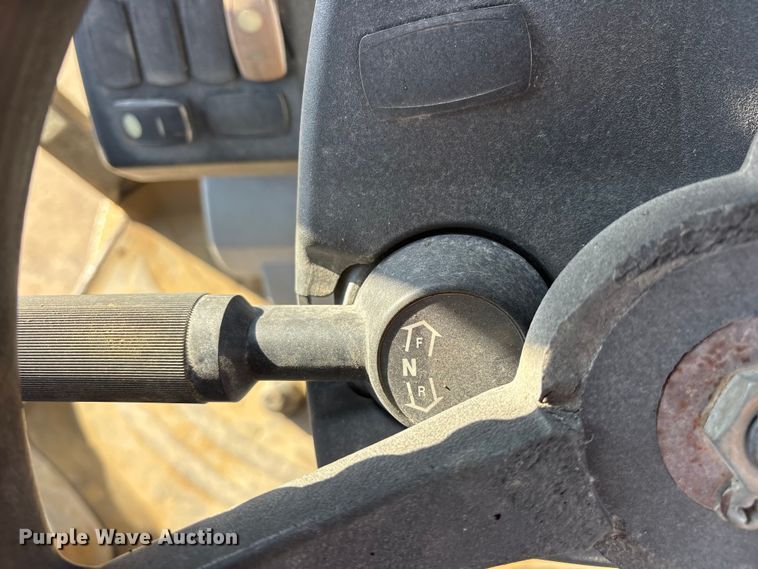 image for item ES8538 2008 Caterpillar 414E landscape tractor