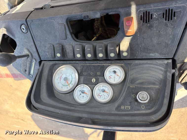 image for item ES8538 2008 Caterpillar 414E landscape tractor