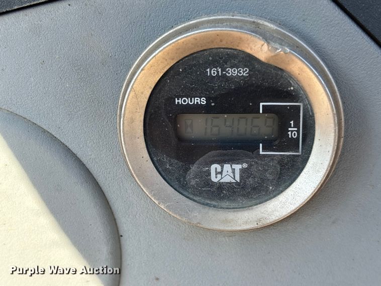 image for item ES8538 2008 Caterpillar 414E landscape tractor