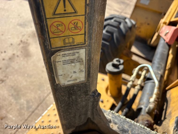 image for item ES8538 2008 Caterpillar 414E landscape tractor