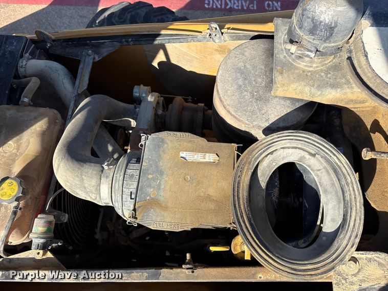 image for item ES8538 2008 Caterpillar 414E landscape tractor