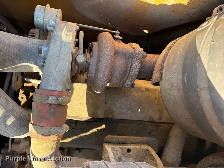 image for item ES8538 2008 Caterpillar 414E landscape tractor