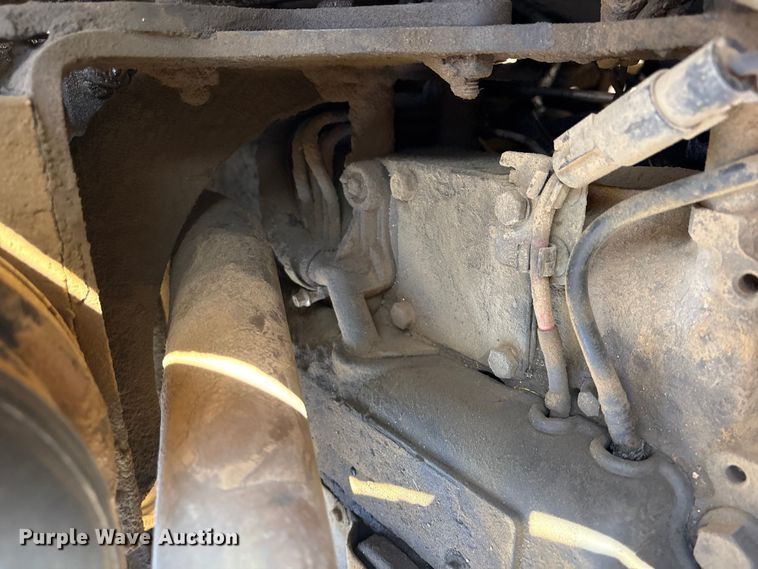 image for item ES8538 2008 Caterpillar 414E landscape tractor