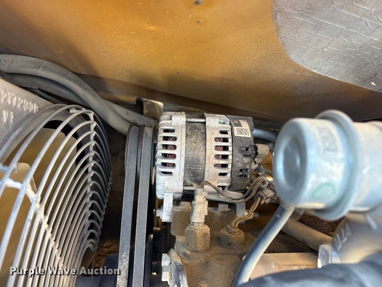 image for item ES8538 2008 Caterpillar 414E landscape tractor