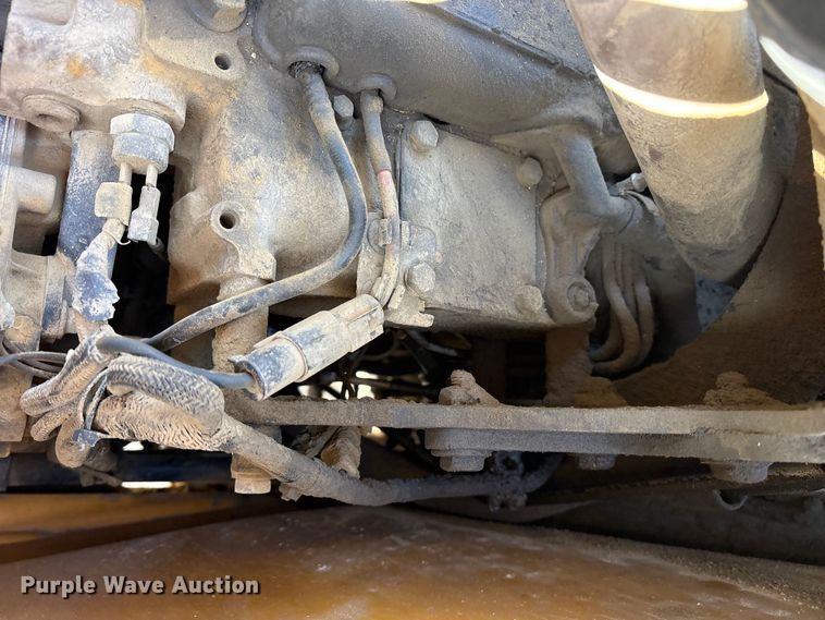 image for item ES8538 2008 Caterpillar 414E landscape tractor