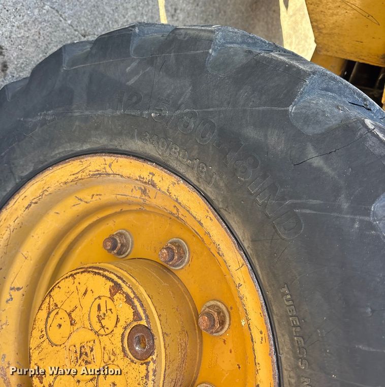 image for item ES8538 2008 Caterpillar 414E landscape tractor