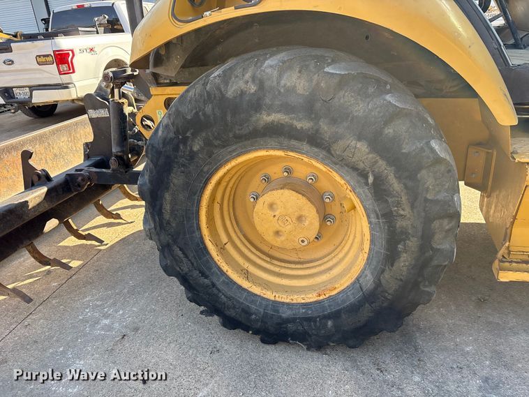 image for item ES8538 2008 Caterpillar 414E landscape tractor