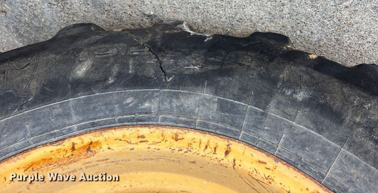 image for item ES8538 2008 Caterpillar 414E landscape tractor