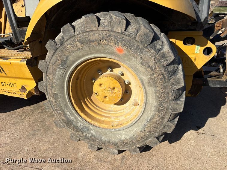 image for item ES8538 2008 Caterpillar 414E landscape tractor