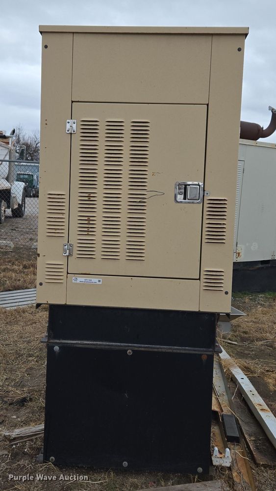 image for item ET1163 2004 Generac Series 380526010 generator
